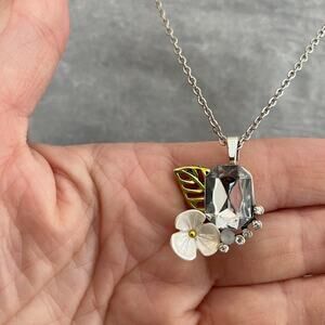 Silver crystal necklace with freshwater gold leaf and white flower